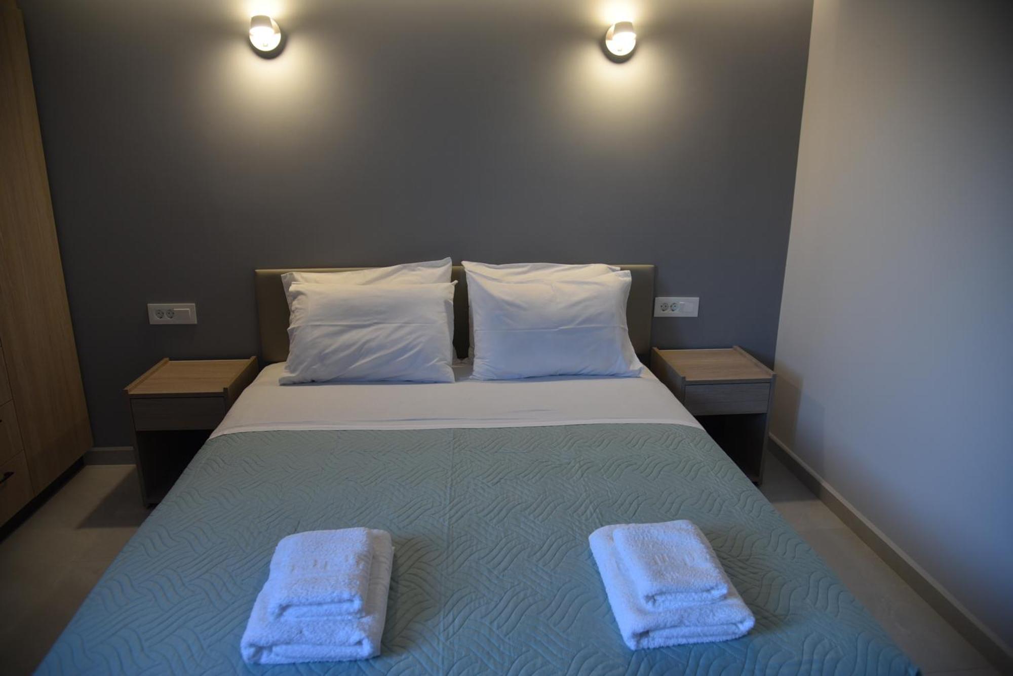 Pirgos Deluxe Apartment - Private Parking Kíssamos Dış mekan fotoğraf