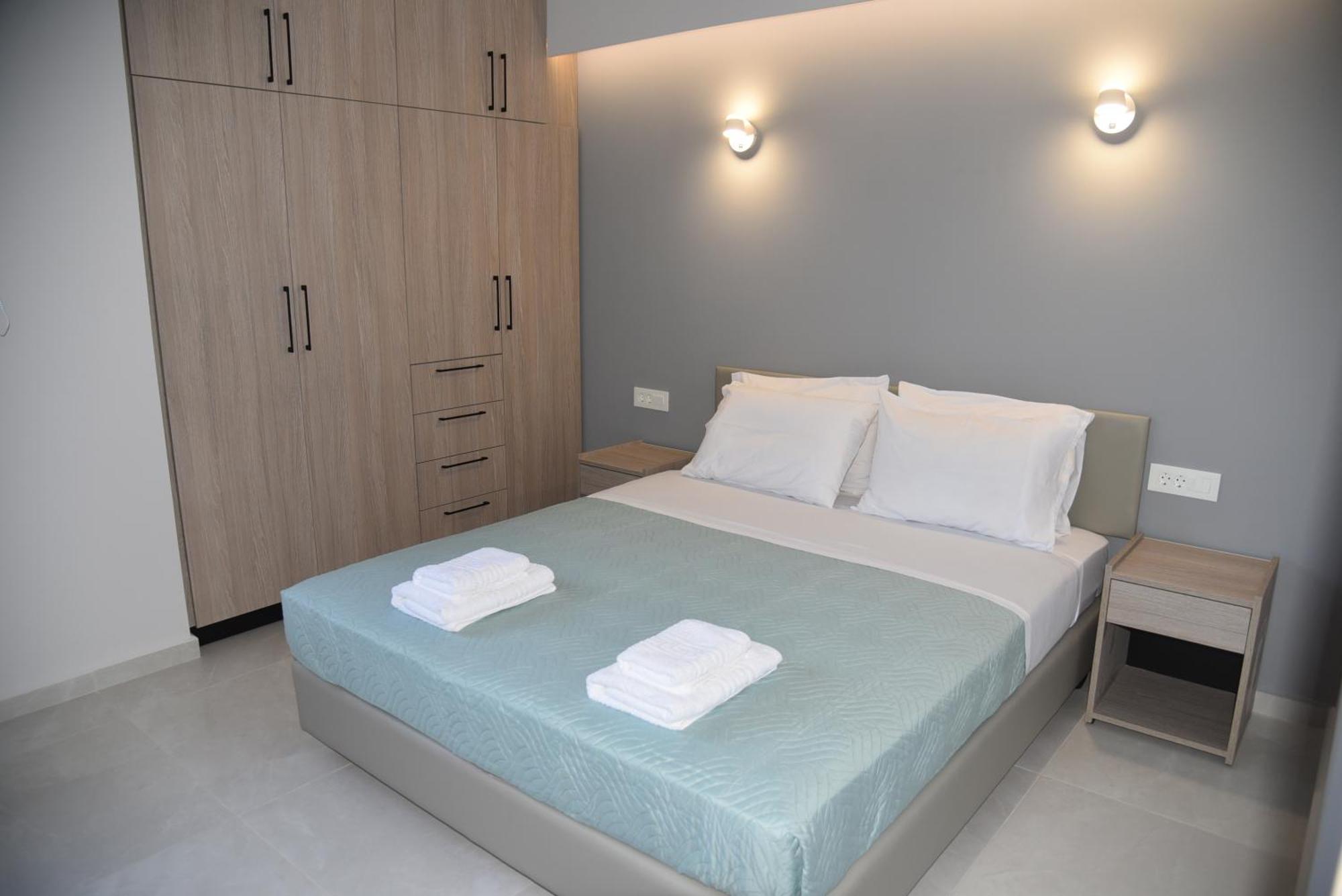Pirgos Deluxe Apartment - Private Parking Kíssamos Dış mekan fotoğraf