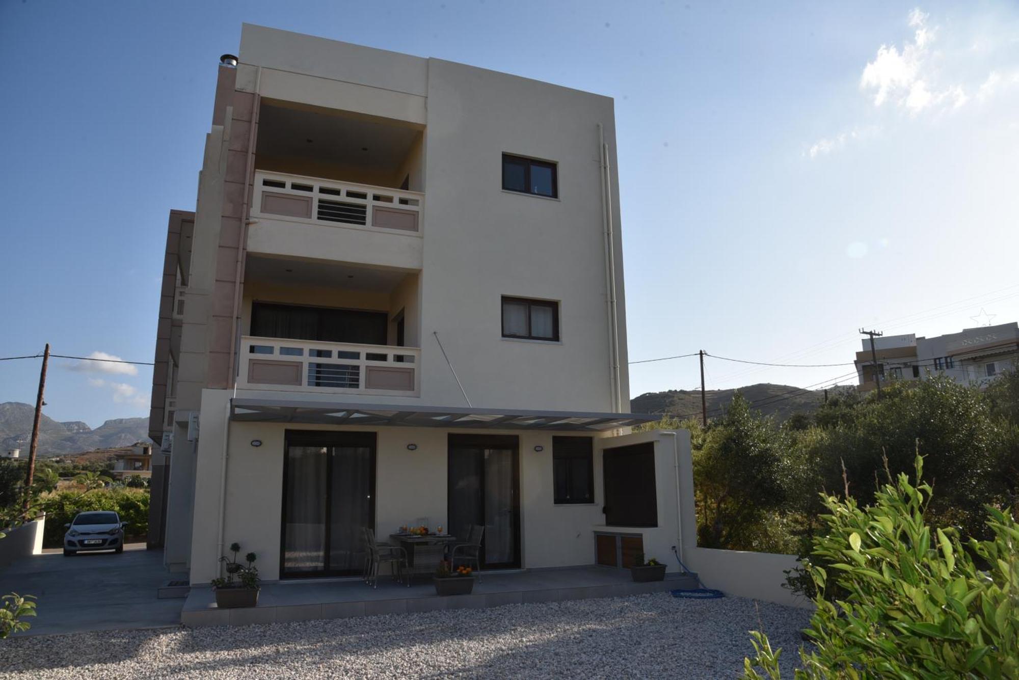 Pirgos Deluxe Apartment - Private Parking Kíssamos Dış mekan fotoğraf